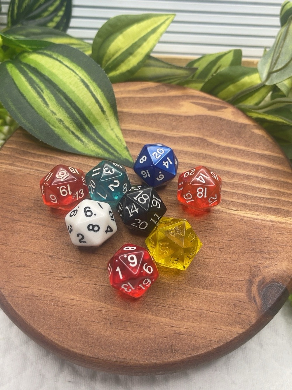 Lot of 8 D20 Twenty Sided Dice Mixed Colors RPG Dungeons & Dragons Gaming

Mixed